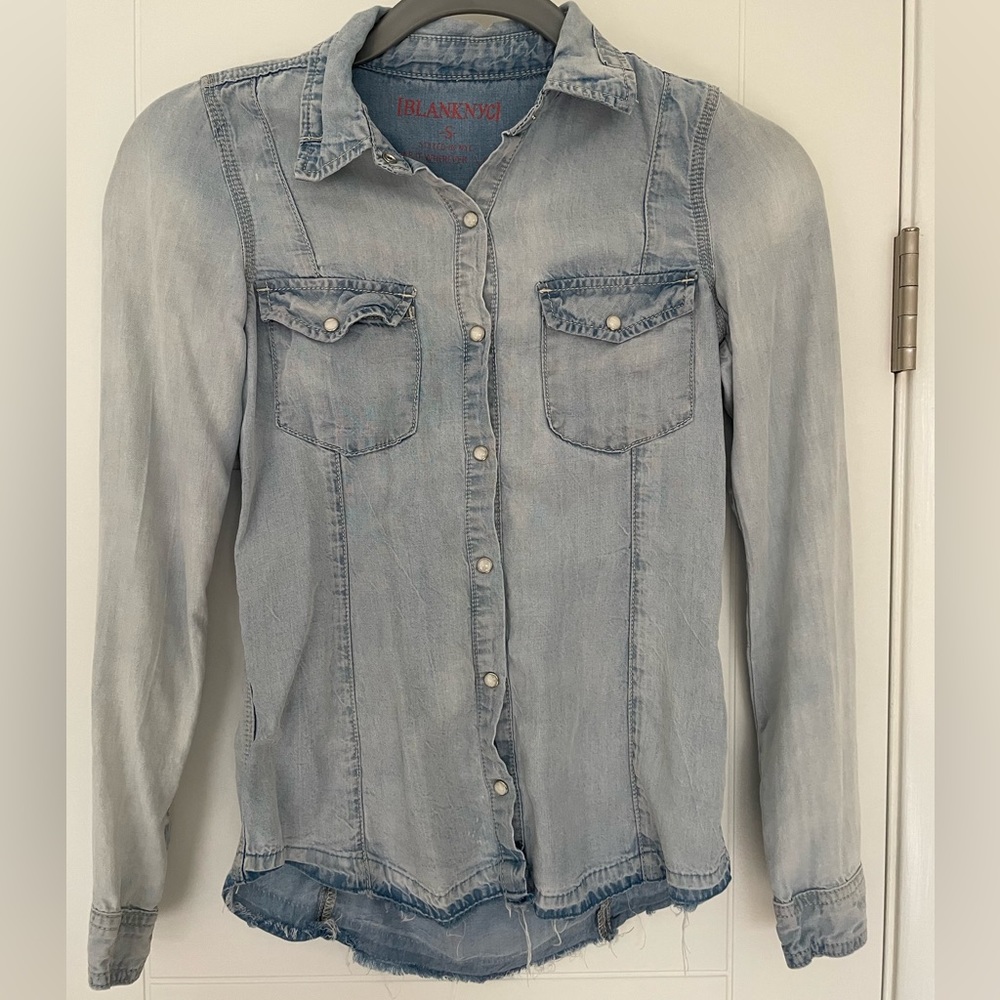 Great fitting lightweight denim button down wear alone or unbuttoned w/ a tank